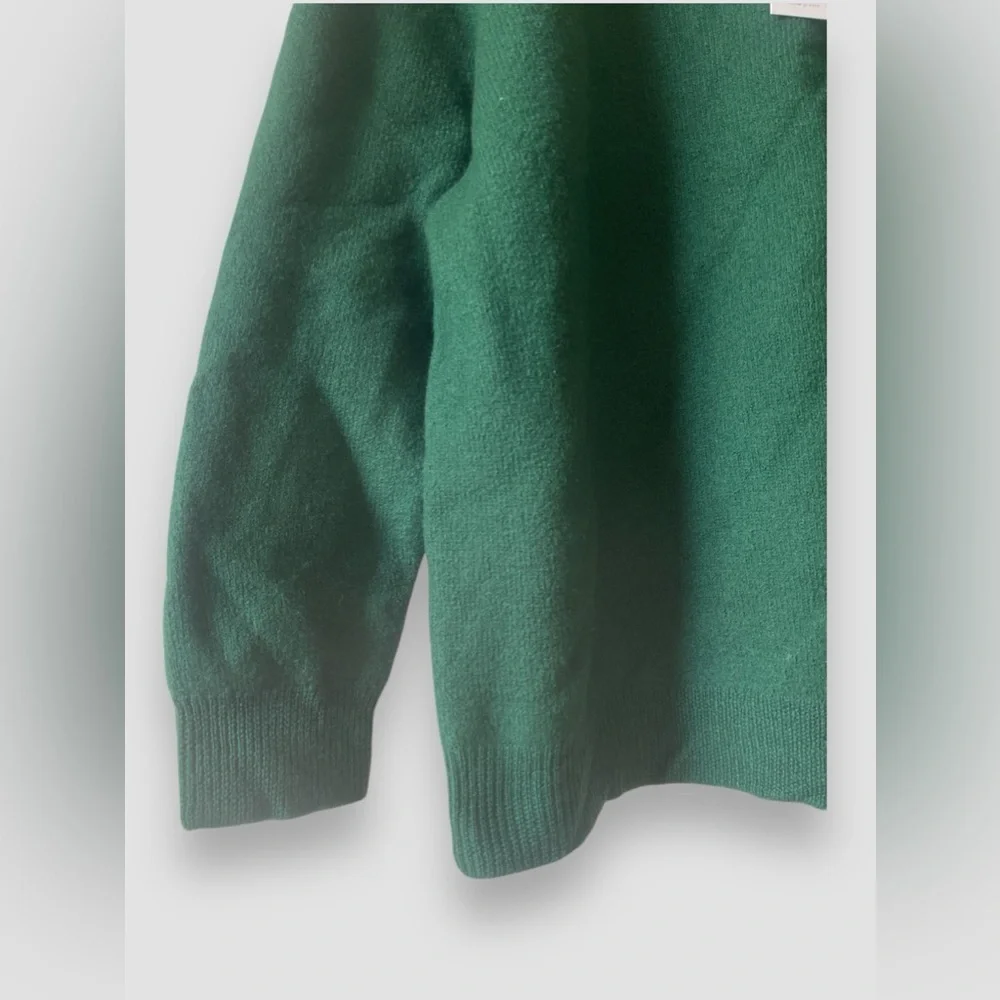 American Eagle AE77 Women’s 100% Wool Sweater Size Medium Relaxed Fit Green NWT - Picture 2 of 7